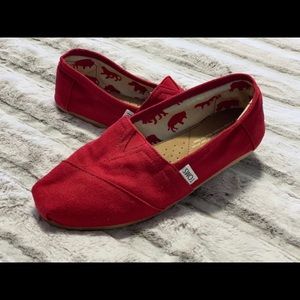 TOMS Classic. NEVER WORN. Slip on
